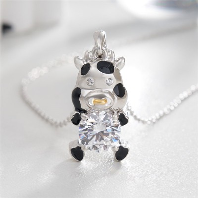 Lovely Round Cut White Sapphire 925 Sterling Silver Cow Necklace