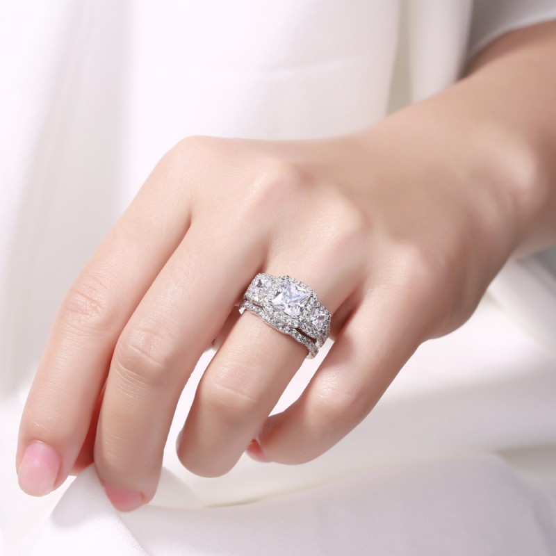 Princess cut 3 stone bridal set top